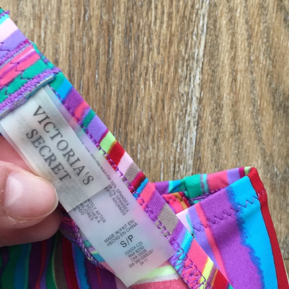 Victoria’s Secret Stripe Twist Bikini Top - Picture 6 of 6
